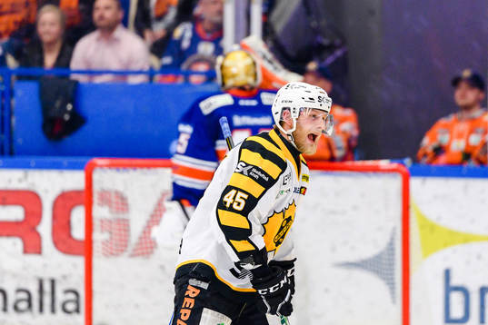 Skellefteås Oscar Möller jublar