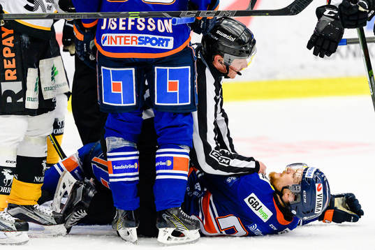 Linjeman Henrik Pihlblad faller över Växjös Brendan