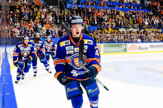 Växjös Elias Pettersson jublar