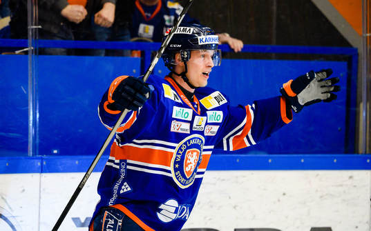 Växjös Elias Pettersson jublar
