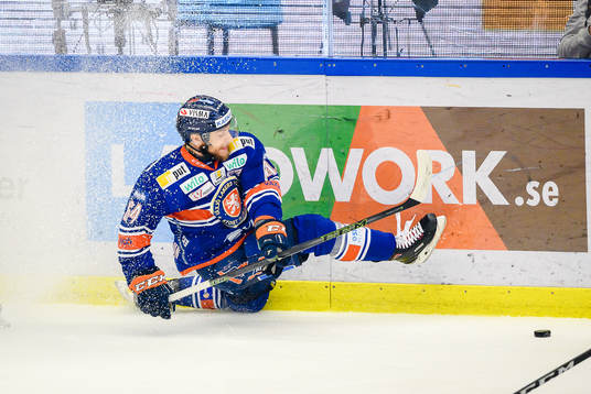 Växjös Eric Martinsson faller