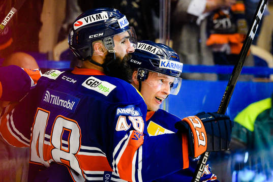 Växjös Elias Pettersson jublar