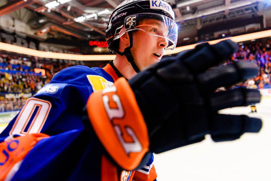 Växjös Elias Pettersson jublar