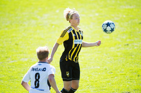 IFK Hässleholms Gustaf Lindroth i matchen i division 2