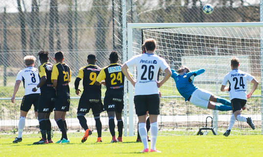 IFK Hässleholms målvakt gör jätteräddning i matchen i
