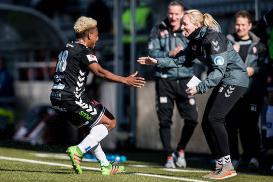 Kristianstads Rita Chikwelu jublar