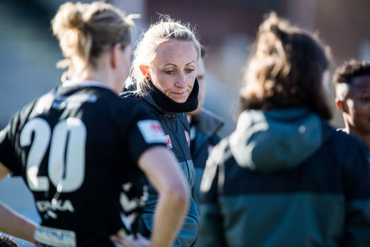 Kristianstads tränare Elisabet Gunnarsdottir deppar