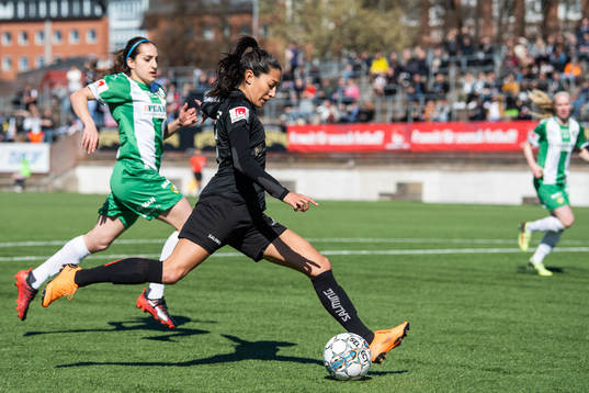 Göteborgs Christen Press skjuter och gör 1-0