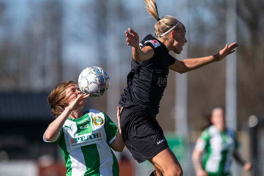 Hammarbys Kelly Conheeney och Göteborgs Emma Koivisto