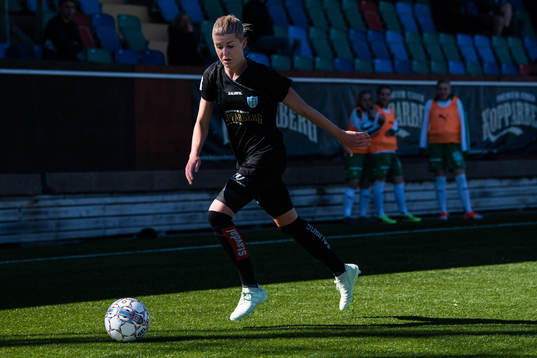 Göteborgs Olivia Schough driver bollen