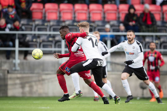 Östersunds Alhaji Gero mot Örebros Michael Almebäck