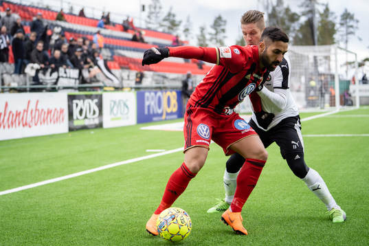 Östersunds Saman Ghoddos mot Örebros Martin Lorentzson