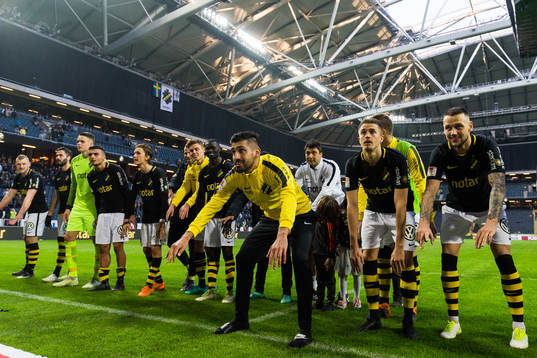s Stefan Silva och hans lagkamrater tackar publiken