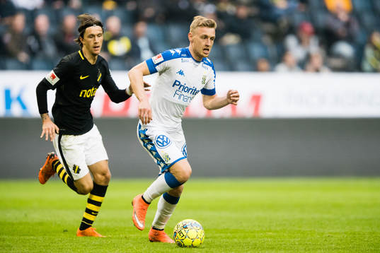 s Kristoffer Olsson jagar IFK Göteborgs Sebastian Ohlsson