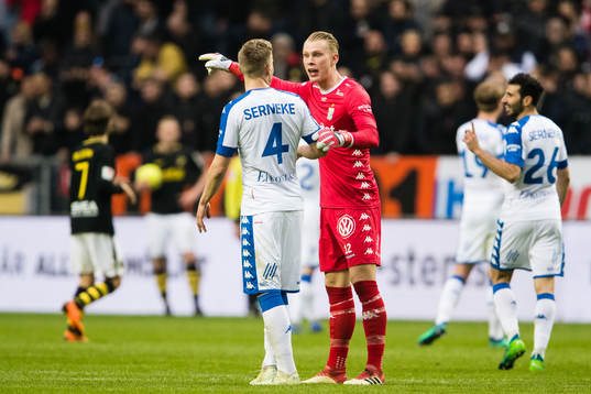 IFK Göteborgs Carl Starfelt och målvakt Pontus Dahlberg