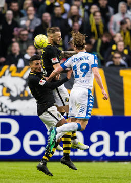 s Ahmed Yasin och Alexander Milosevic i en nickduell med