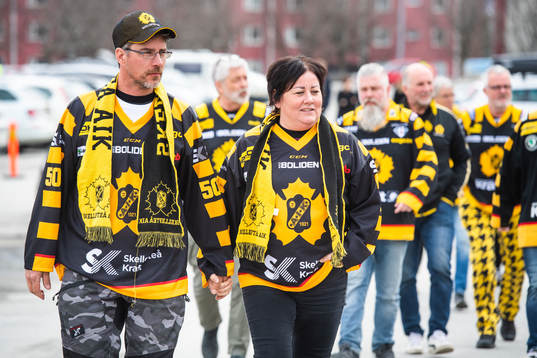Supportrar före final 4 i SM-slutspelet i ishockey mellan