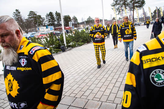Supportrar före final 4 i SM-slutspelet i ishockey mellan
