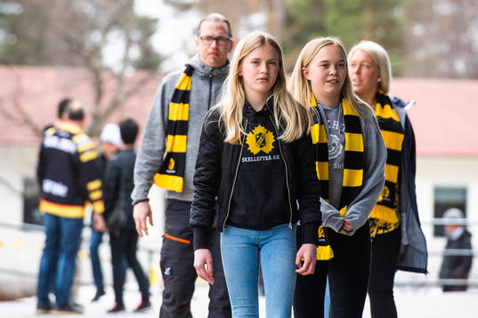 Supportrar före final 4 i SM-slutspelet i ishockey mellan