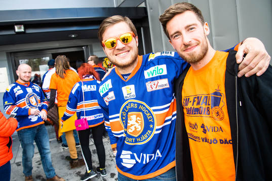 Supportrar före final 4 i SM-slutspelet i ishockey mellan