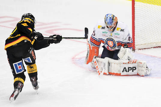 Skellefteås Joakim Lindström och Vittsjös målvakt