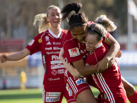 Piteås Cecilia Edlund jublar med lagkompisar