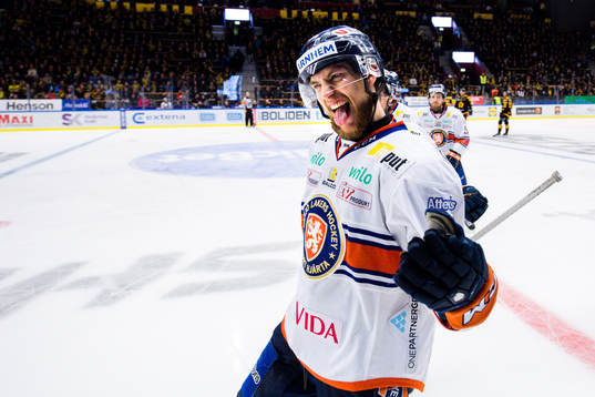 Växjös Eric Martinsson jublar