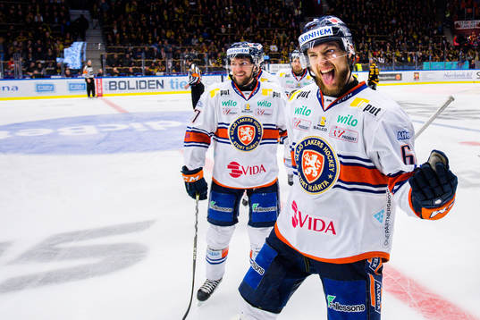 Växjös Eric Martinsson jublar