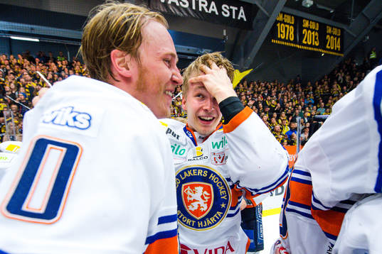 Växjös Elias Pettersson  jublar