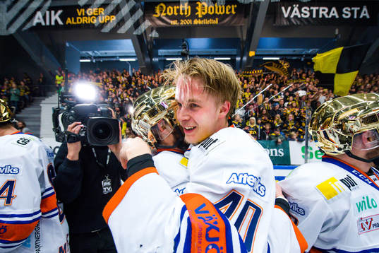 Växjös Elias Pettersson jublar