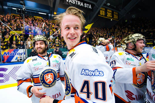 Växjös Elias Pettersson  jublar