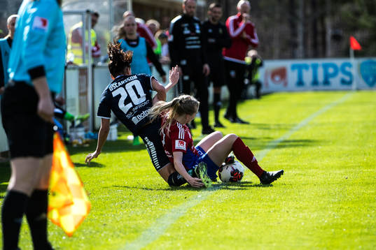 Linköpings Anna Oskarsson  och Vittsjös Amanda Persson i