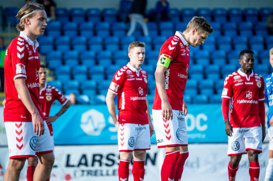 Kalmars Viktor Elm deppar med lagkamraterna