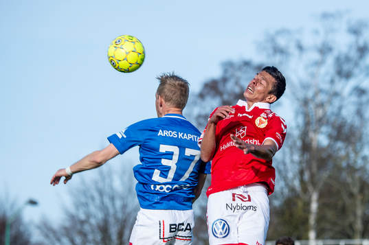 Trelleborgs Magnus Andersson i nickduell med Kalmars