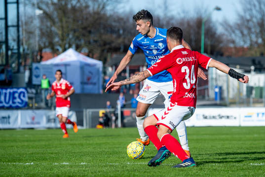 Trelleborgs Deniz Hümmet mot Kalmars Herman Hallberg