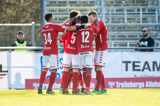 Kalmars spelare jublar
