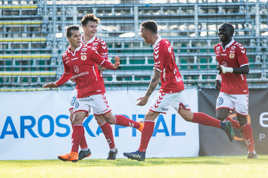 Kalmars Hiago Ramiro jublar med lagkamraterna