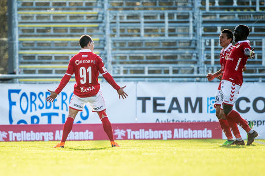 Kalmars Hiago Ramiro jublar med lagkamraterna