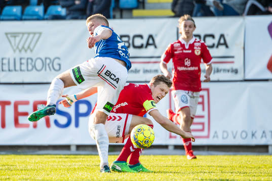 Trelleborgs Ottar Magnus Karlsson mot Kalmars Viktor Elm