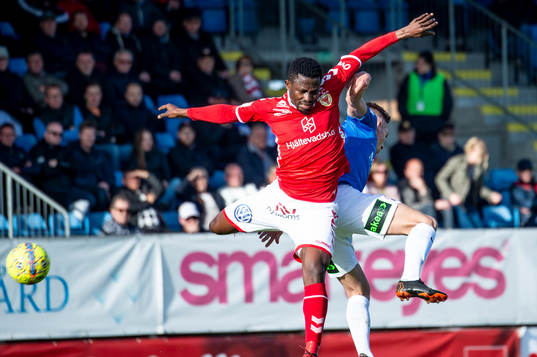 Kalmars Chima Uche Akas och Trelleborgs Felix Hörberg