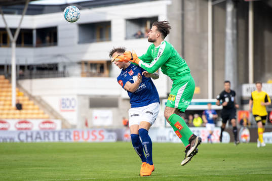 Andreas Helmersen of Ranheim and goalkeeper Marko Maric of