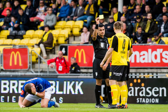 Marius Amundsen of Lillestrøm is shown a yellow card by
