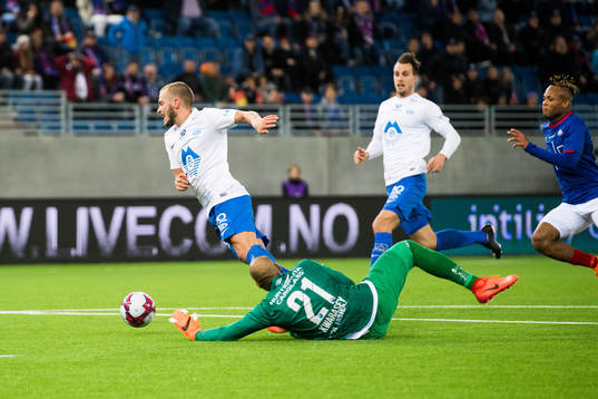 Eirik Hestad of Molde and goalkeeper Adam Larsen Kwarasey