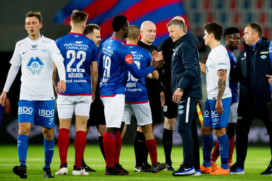 Dag Vidar Hafsås, referee, and Ole Gunnar Solskjær,