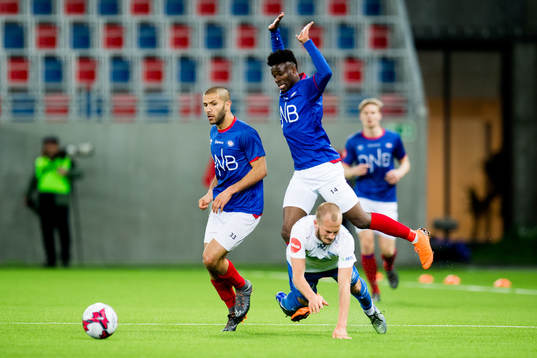 Ernest Agyiri of Vålerenga and Eirik Hestad of Molde