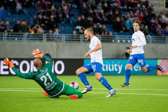 Goalkeeper Adam Larsen Kwarasey of Vålerenga and Eirik