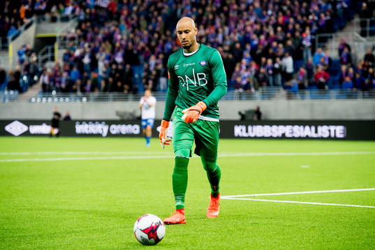 Goalkeeper Adam Larsen Kwarasey of Vålerenga