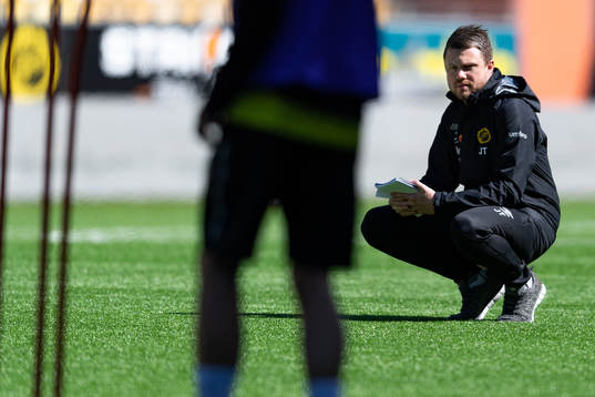 manager Jimmy Thelin