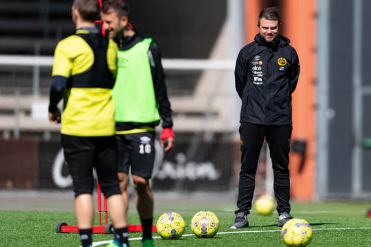 manager Jimmy Thelin