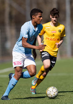 Malmö FF’s Amin Sarr med Elfsborgs Endrit Kuttlovci i